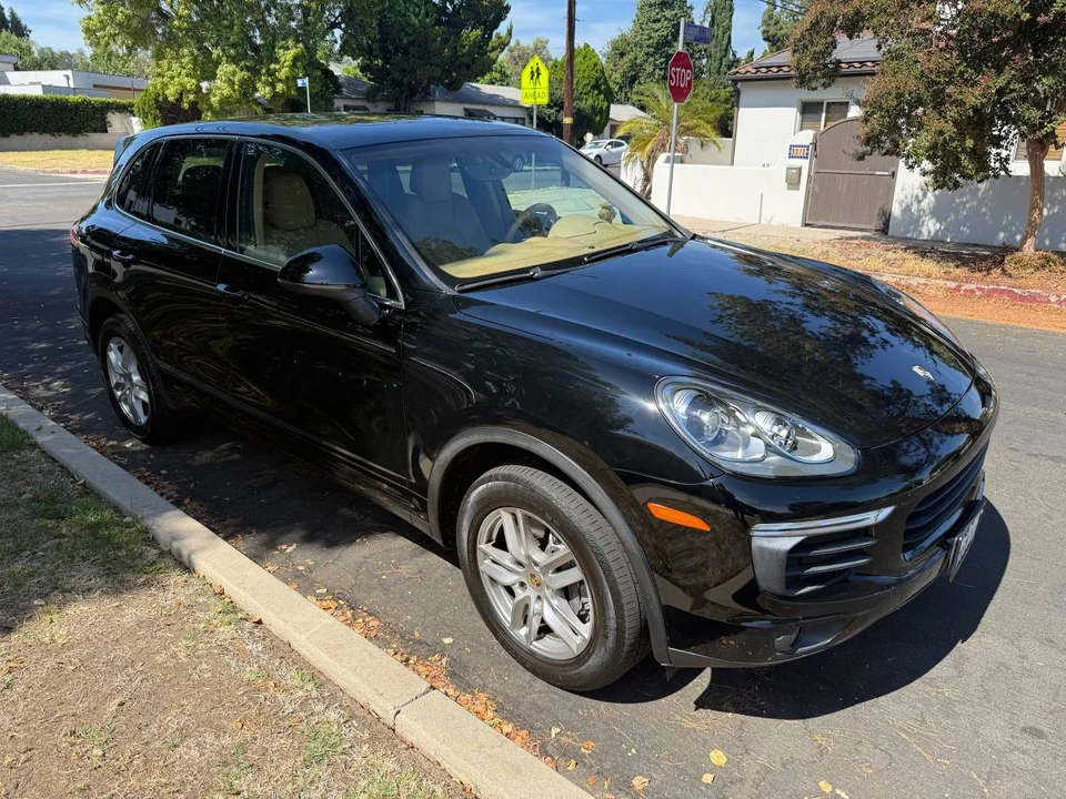 2016 Porsche 958 Cayenne - Image 2 of 11