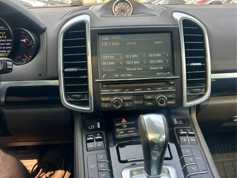 2016 Porsche 958 Cayenne - Image 13 of 14