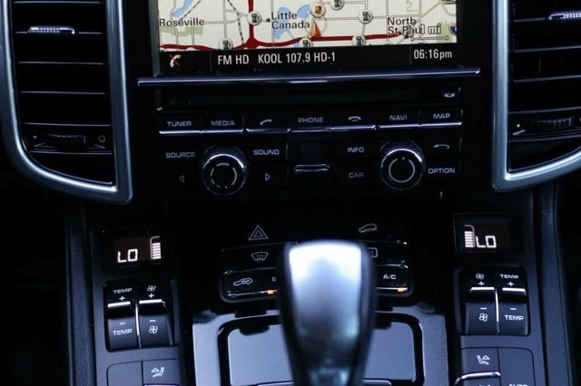 2016 Porsche 958 Cayenne - Image 16 of 20