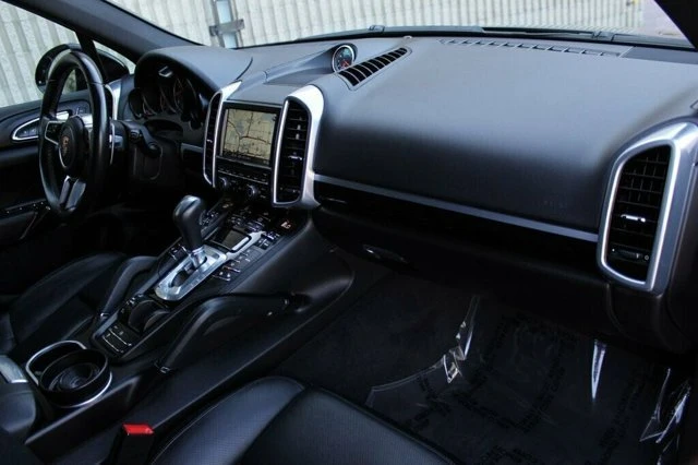 2016 Porsche 958 Cayenne - Image 9 of 20