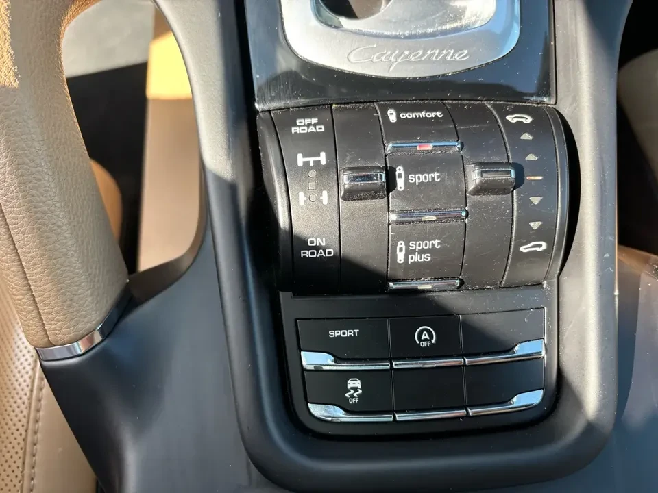 2016 Porsche 958 Cayenne S - Image 16 of 20