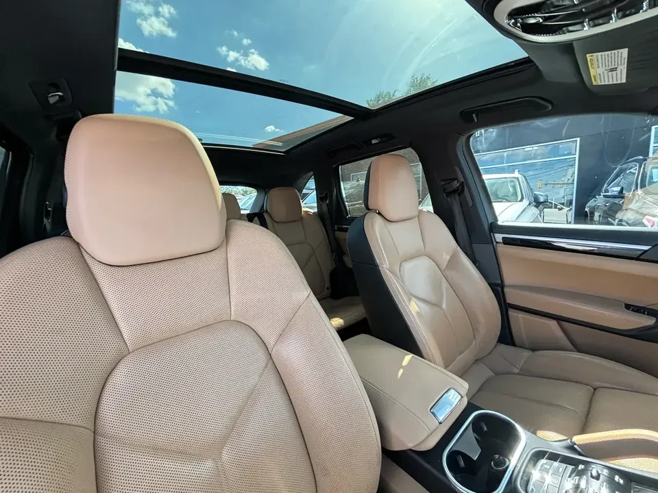 2016 Porsche 958 Cayenne S - Image 9 of 20