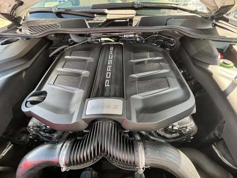 2016 Porsche 958 Cayenne S - Image 8 of 20