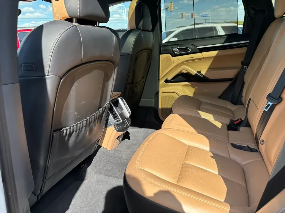 2016 Porsche 958 Cayenne S - Image 12 of 20