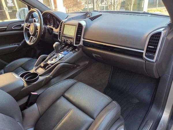 2016 Porsche 958 Cayenne - Image 10 of 17