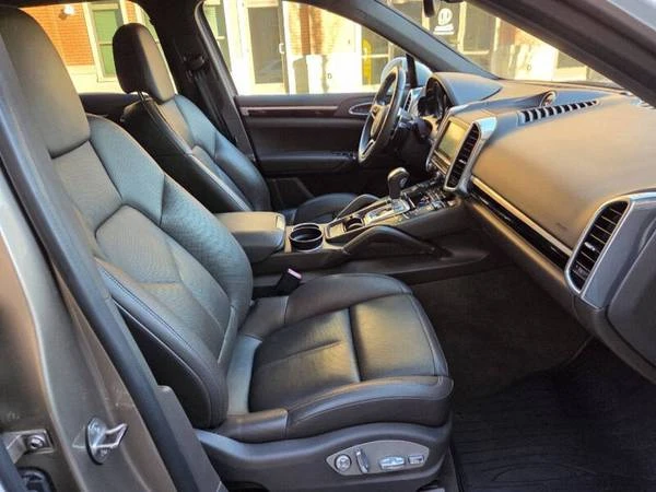 2016 Porsche 958 Cayenne - Image 11 of 17