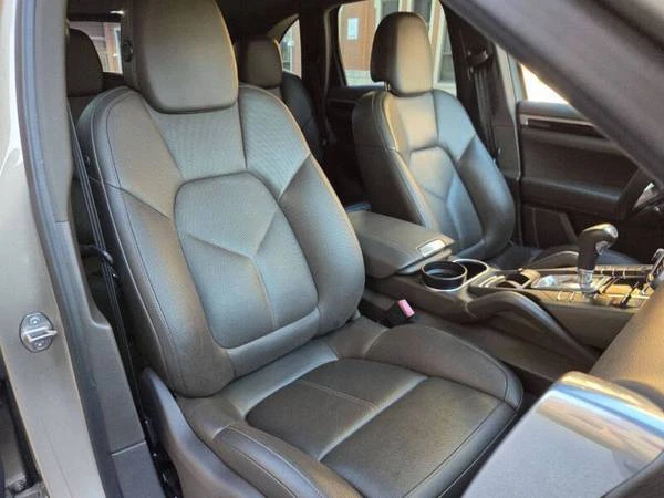 2016 Porsche 958 Cayenne - Image 12 of 17