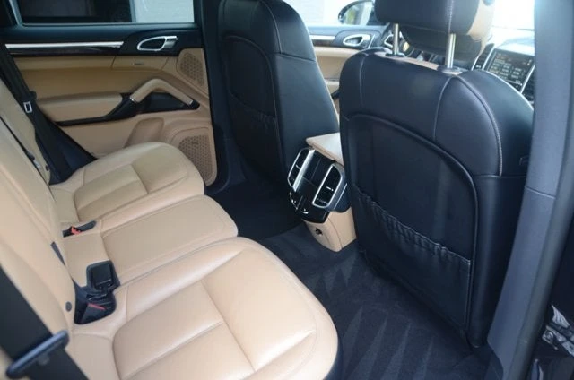 2016 Porsche 958 Cayenne - Image 13 of 25