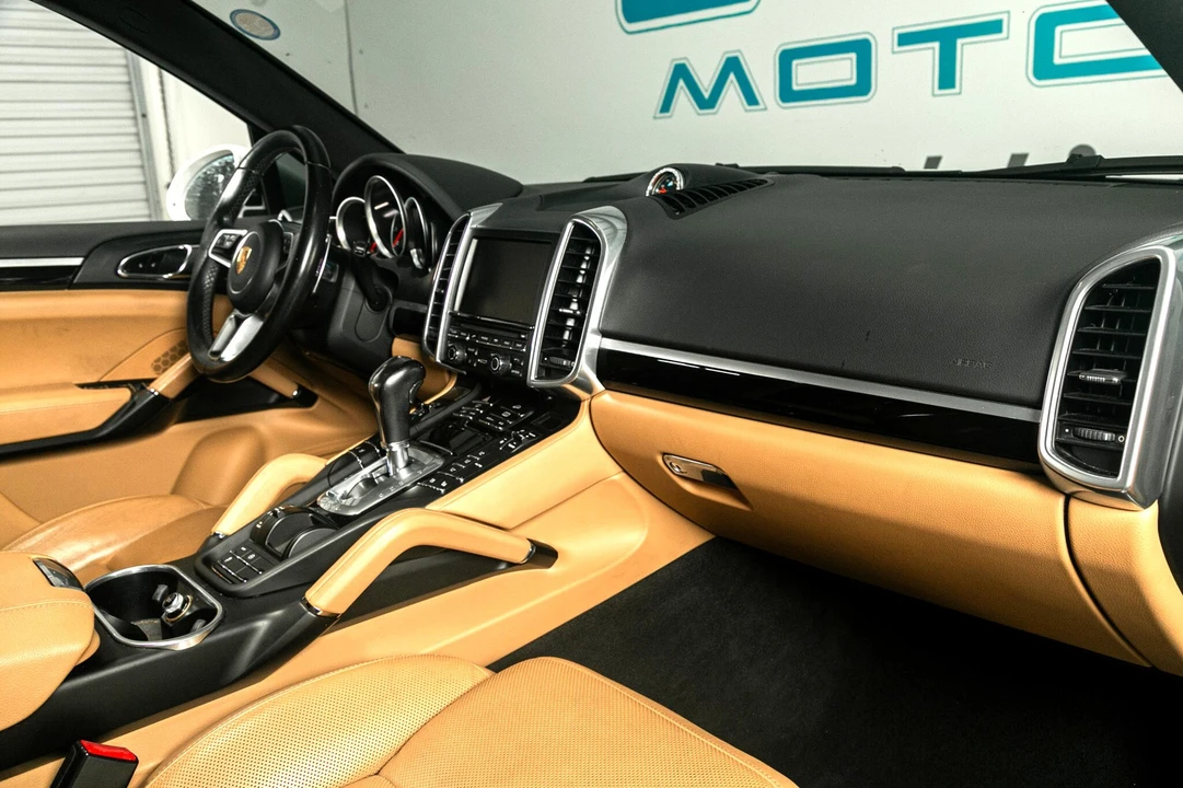 2016 Porsche 958 Cayenne - Image 16 of 21