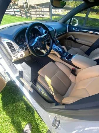 2016 Porsche 958 Cayenne - Image 10 of 21