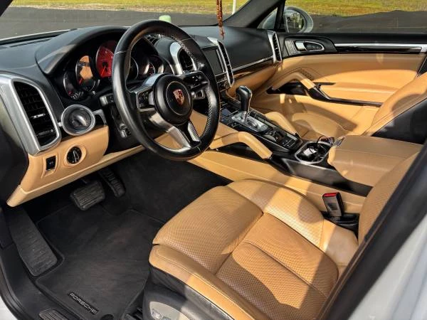 2016 Porsche 958 Cayenne - Image 12 of 21