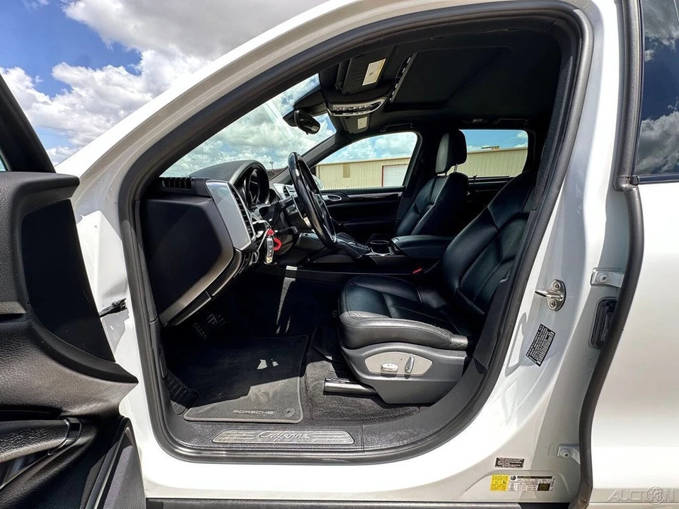 2016 Porsche 958 Cayenne - Image 11 of 24