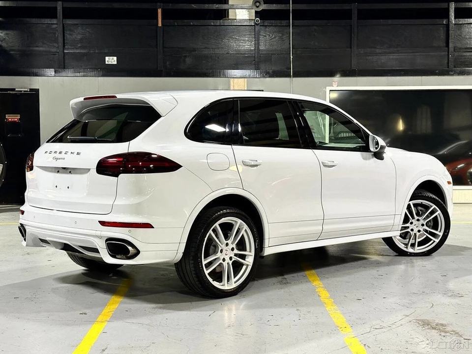 2016 Porsche 958 Cayenne - Image 10 of 24