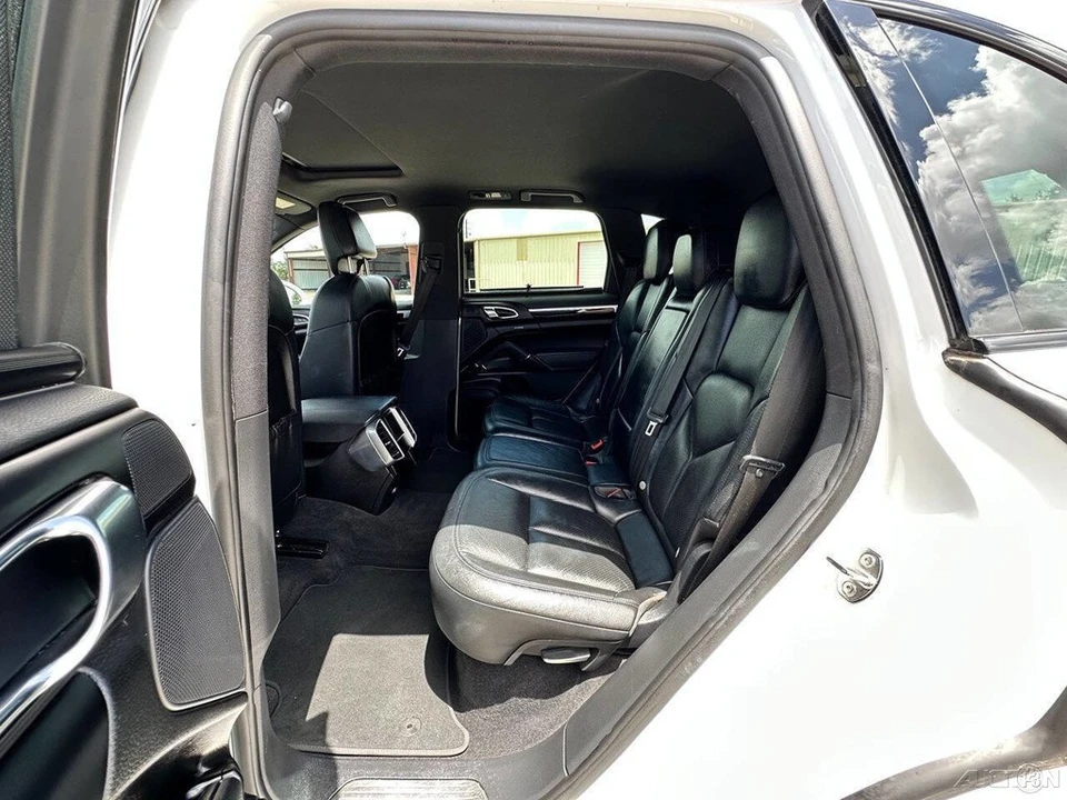 2016 Porsche 958 Cayenne - Image 14 of 24