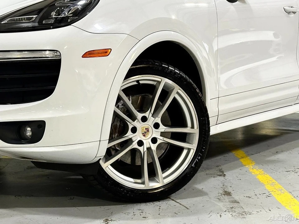 2016 Porsche 958 Cayenne - Image 2 of 24