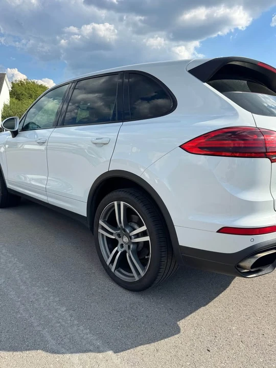 2016 Porsche 958 Cayenne - Image 2 of 19