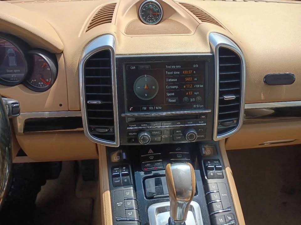 2016 Porsche 958 Cayenne - Image 10 of 20