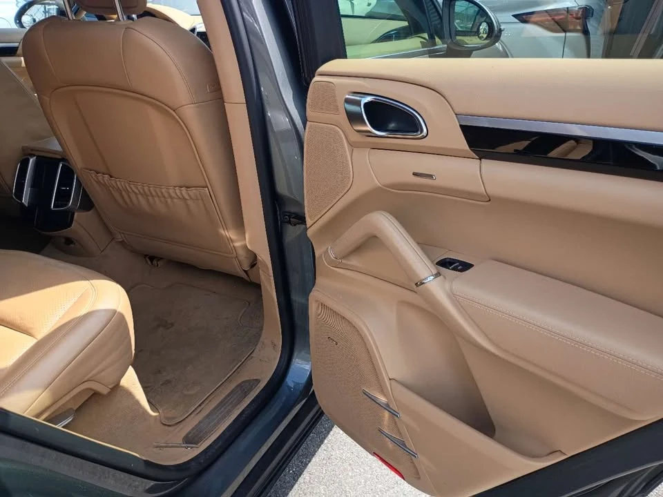 2016 Porsche 958 Cayenne - Image 16 of 20