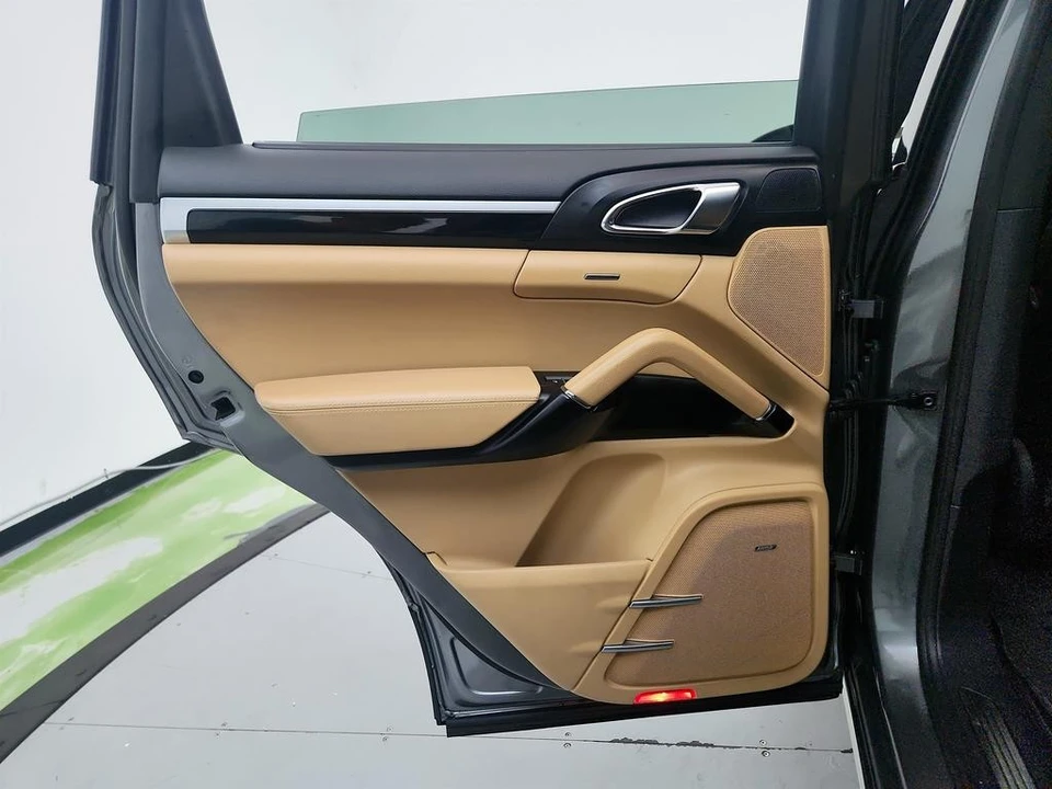 2016 Porsche 958 Cayenne - Image 25 of 31