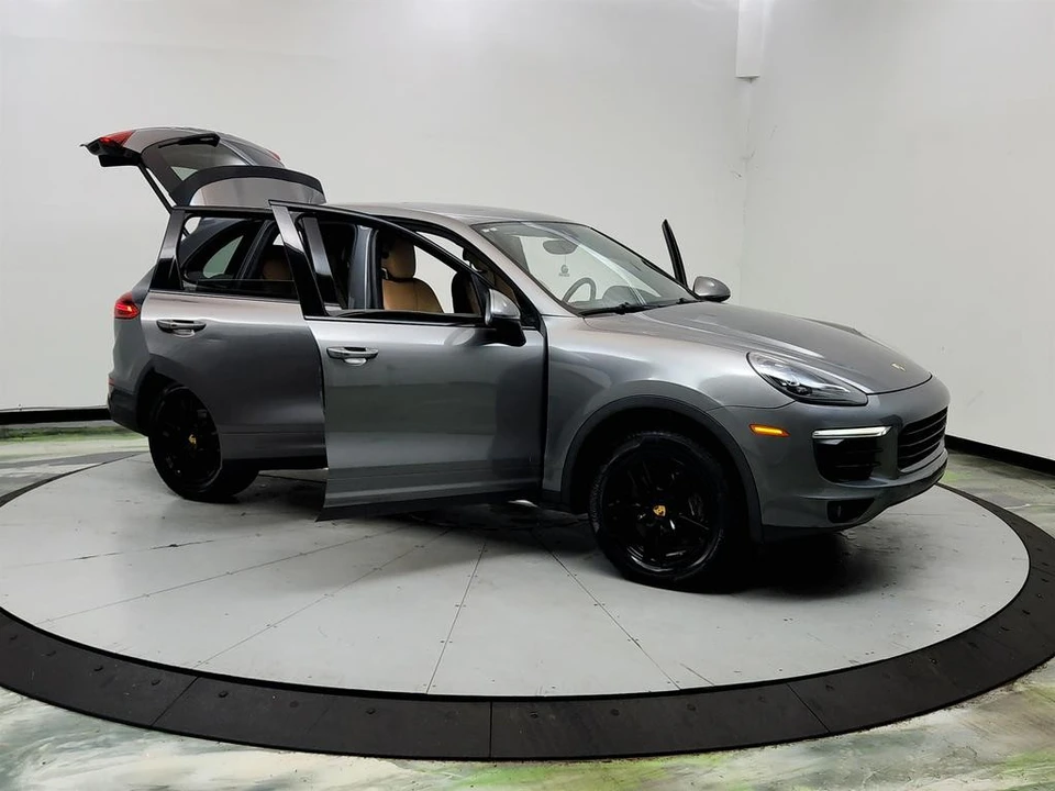 2016 Porsche 958 Cayenne - Image 10 of 31