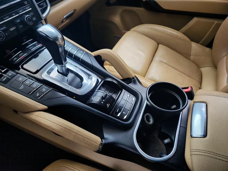 2016 Porsche 958 Cayenne - Image 18 of 31