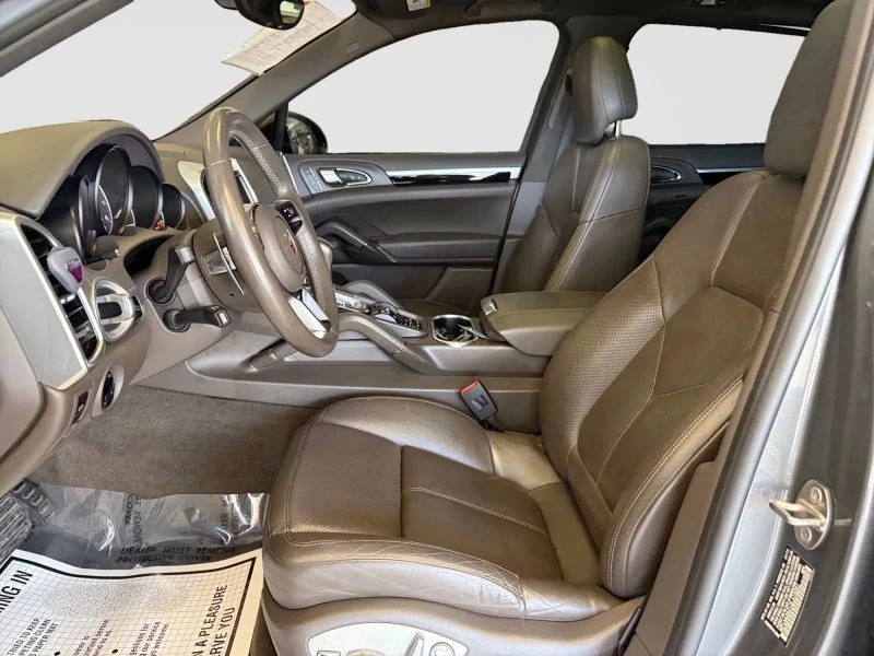 2016 Porsche 958 Cayenne - Image 10 of 12