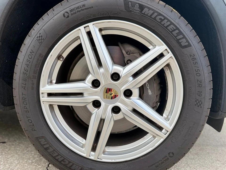 2016 Porsche 958 Cayenne - Image 12 of 31