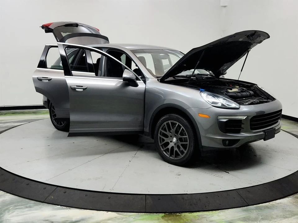 2016 Porsche - Image 10 of 31