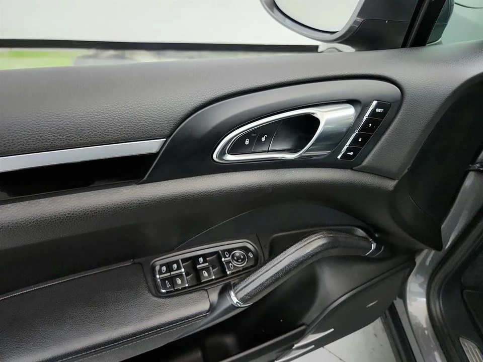 2016 Porsche - Image 22 of 31