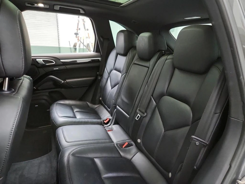 2016 Porsche - Image 24 of 31
