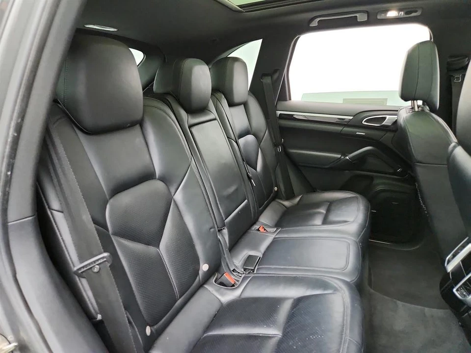 2016 Porsche - Image 29 of 31