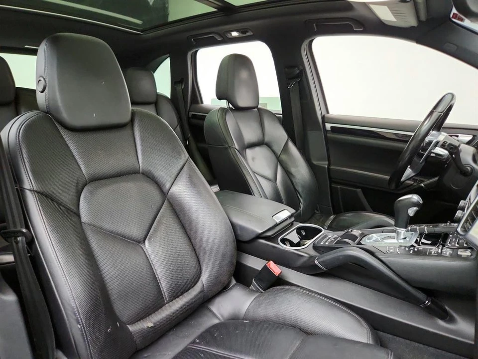 2016 Porsche 958 Cayenne - Image 24 of 31