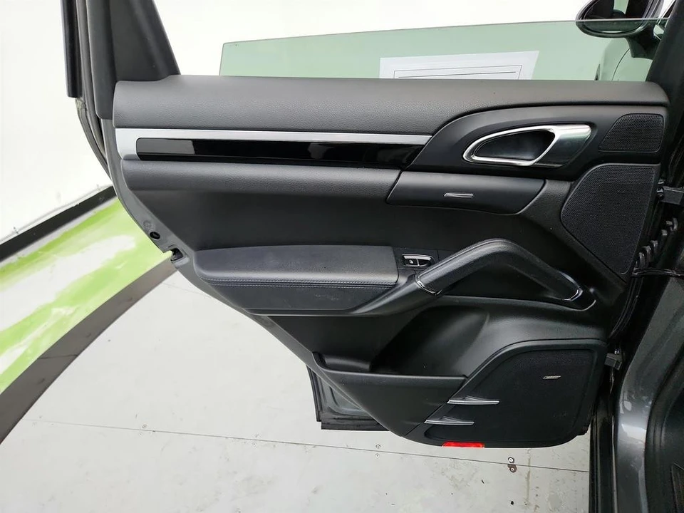 2016 Porsche - Image 25 of 31