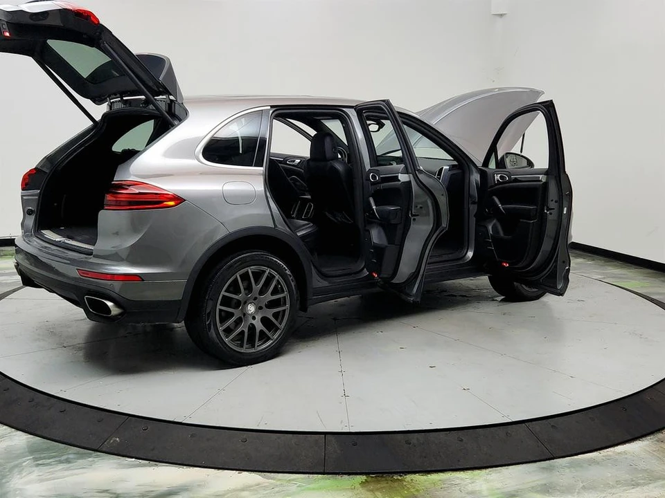 2016 Porsche - Image 11 of 31