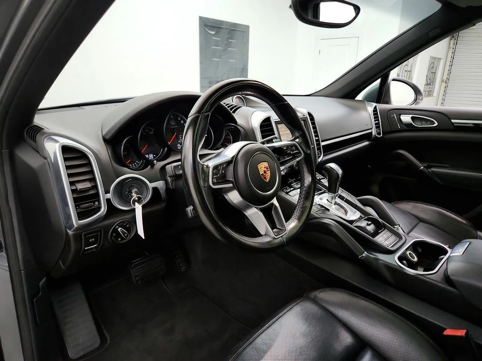 2016 Porsche 958 Cayenne - Image 12 of 31
