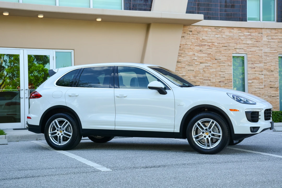 2016 Porsche 958 Cayenne Diesel - Image 14 of 31