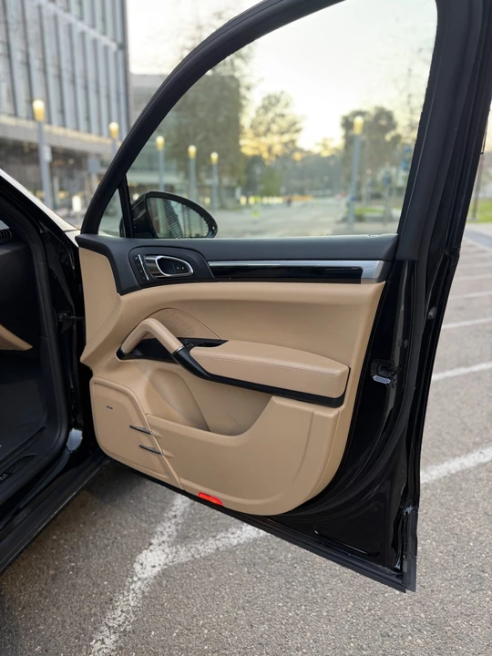 2016 Porsche 958 Cayenne Diesel - Image 26 of 31