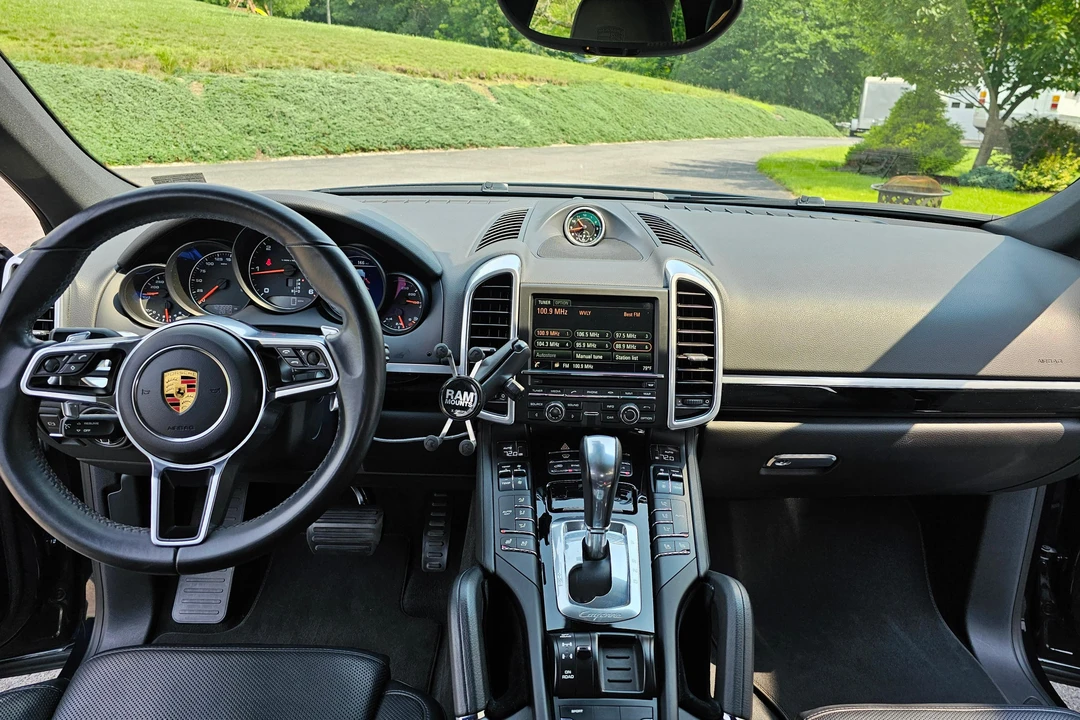 2016 Porsche 958 Cayenne Diesel - Image 24 of 31