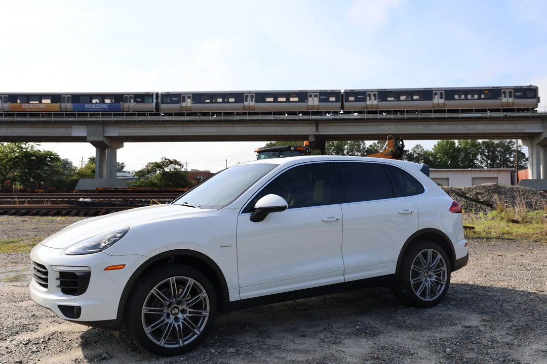 2016 Porsche 958 Cayenne Diesel - Image 2 of 31