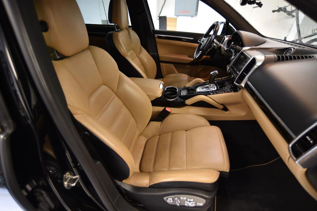 2016 Porsche 958 Cayenne Diesel - Image 24 of 31