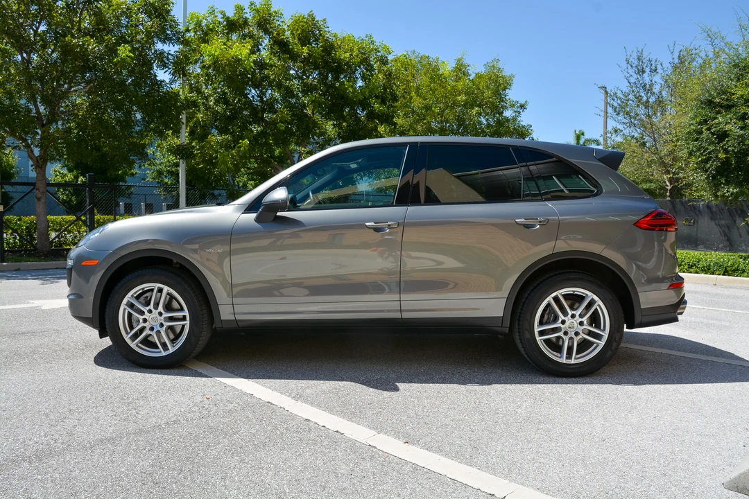 2016 Porsche 958 Cayenne Diesel - Image 14 of 31