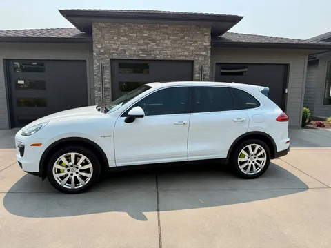 2016 Porsche Cayenne S E-Hybrid