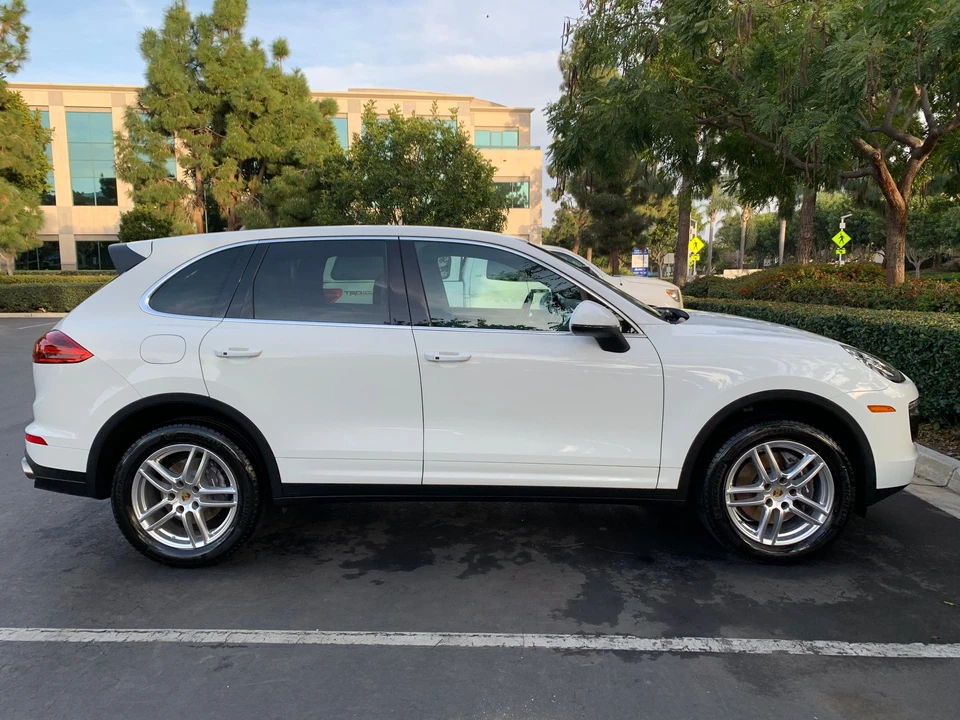 2016 Porsche 958 Cayenne - Image 2 of 31