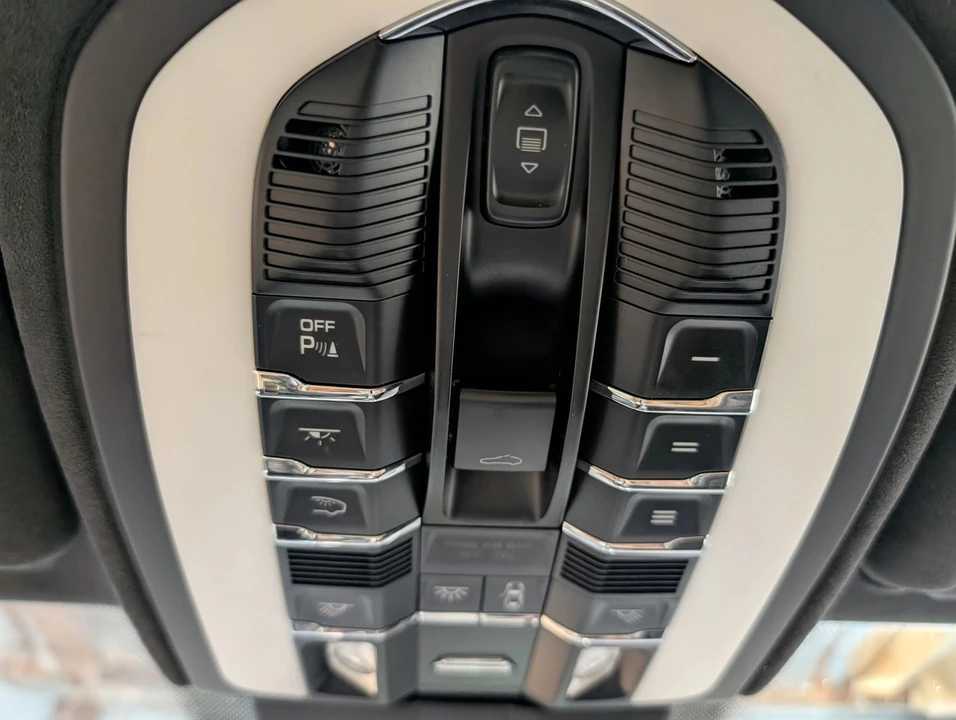 2016 Porsche 958 Cayenne GTS - Image 18 of 31