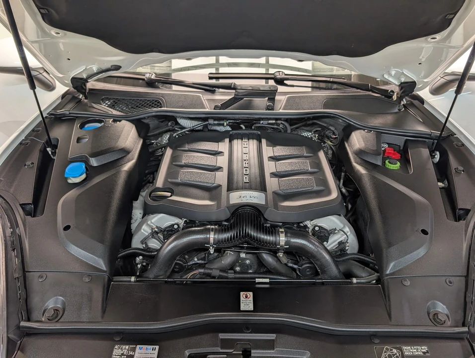 2016 Porsche - Image 28 of 31