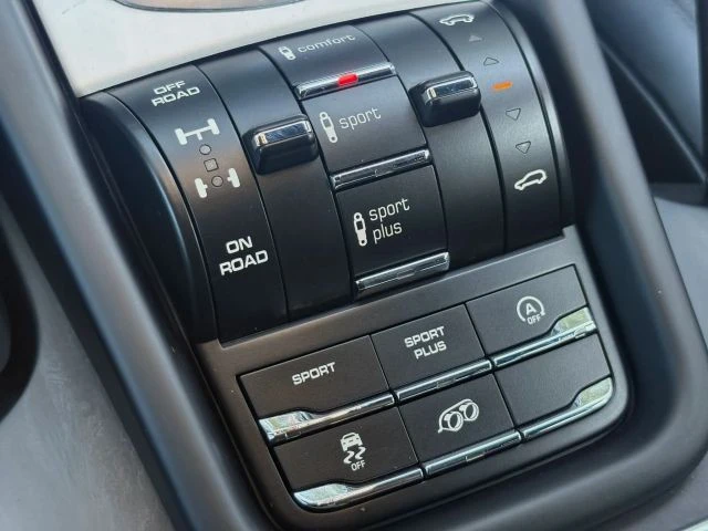 2016 Porsche 958 Cayenne GTS - Image 18 of 31