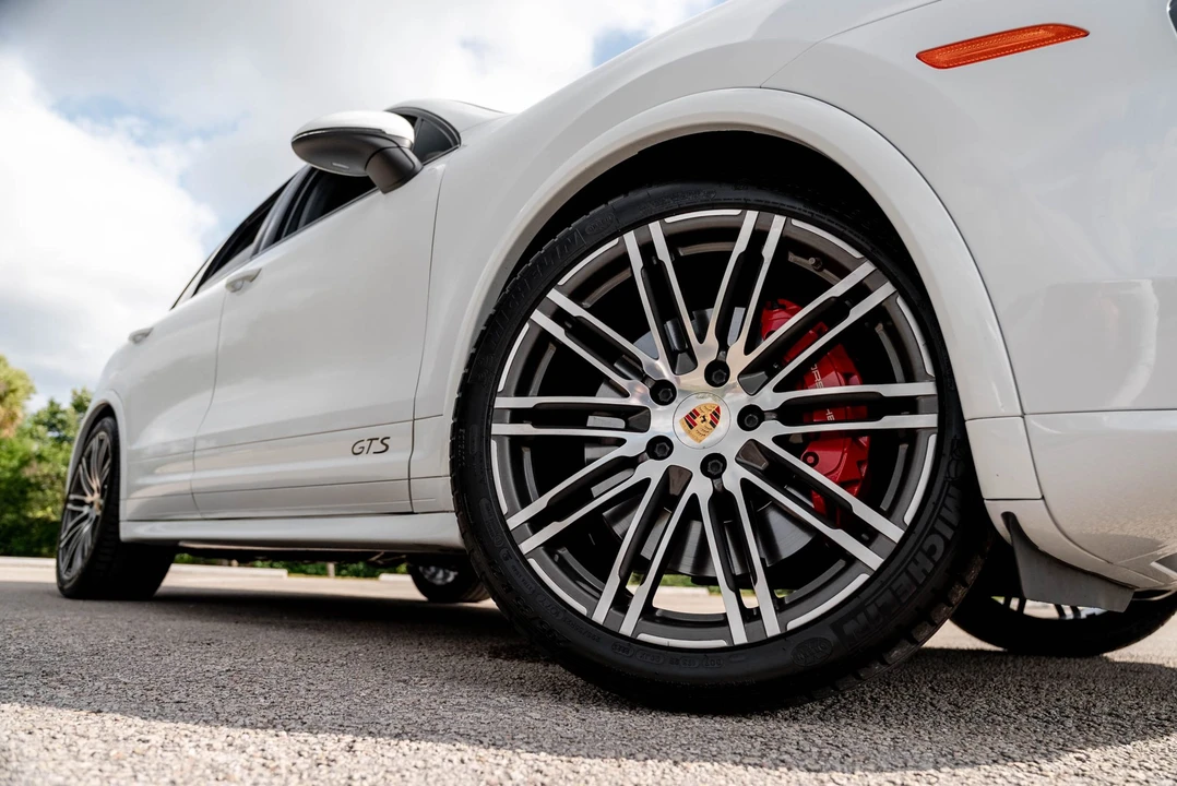 2016 Porsche 958 Cayenne GTS - Image 27 of 31