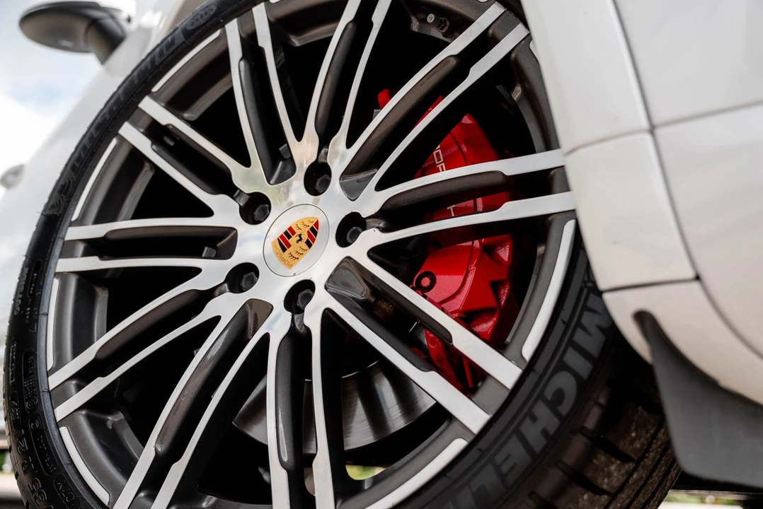 2016 Porsche 958 Cayenne GTS - Image 29 of 31