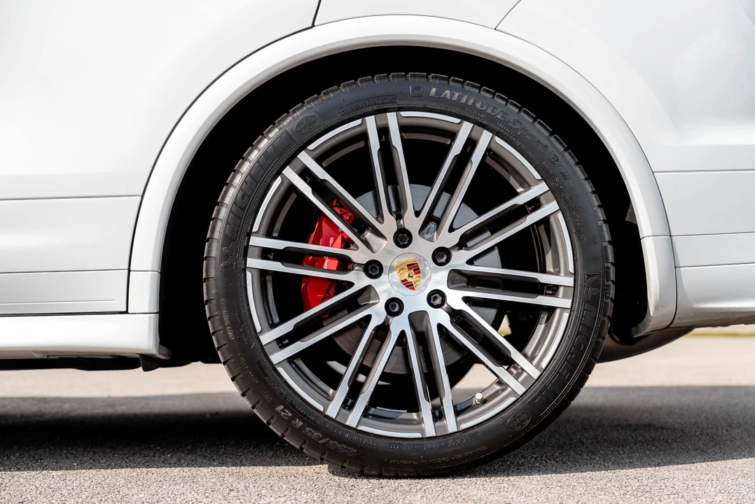 2016 Porsche 958 Cayenne GTS - Image 25 of 31