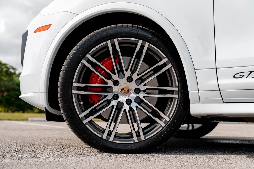 2016 Porsche 958 Cayenne GTS - Image 24 of 31